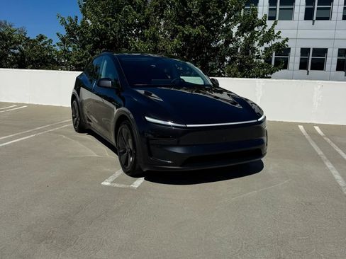 Used 2026 Tesla Model Y 2WD image 3
