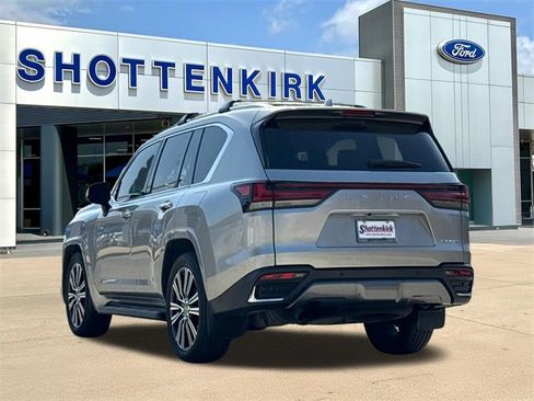 Used 2022 Lexus LX 600 4WD w/ Accessory Package (Z1) image 6