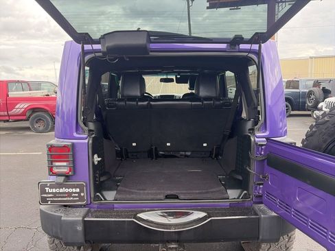 Used 2018 Jeep Wrangler Unlimited Sahara image 10