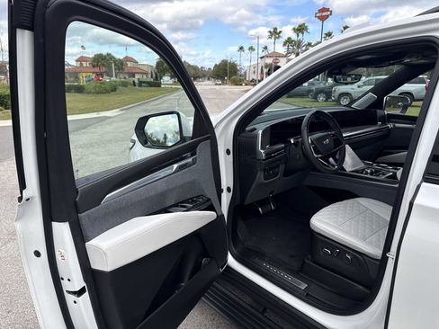 Used 2025 Cadillac Escalade V image 20