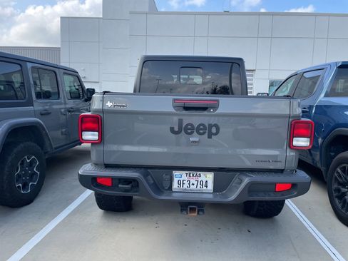 Used 2023 Jeep Gladiator Sport image 5