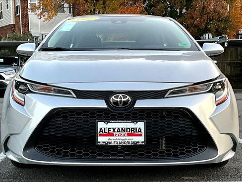 Used 2022 Toyota Corolla LE image 3