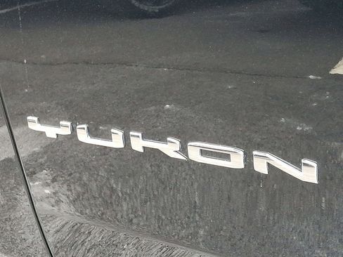 Used 2023 GMC Yukon SLT AWD/4WD image 11