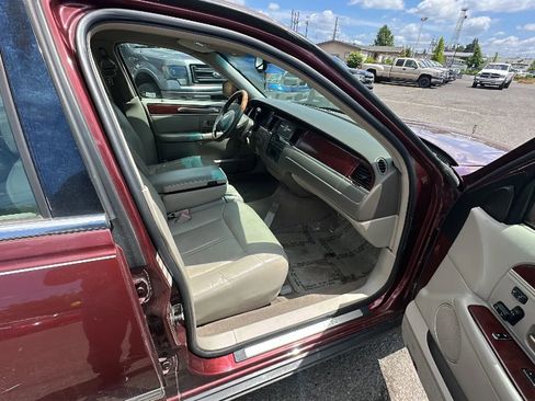 Used 2004 Lincoln Town Car Ultimate image 14