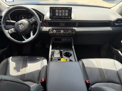 Used 2025 Honda Pilot Touring image 10