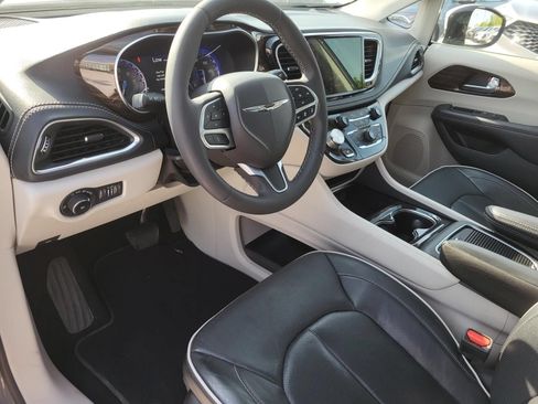 Used 2023 Chrysler Pacifica Limited FWD image 20