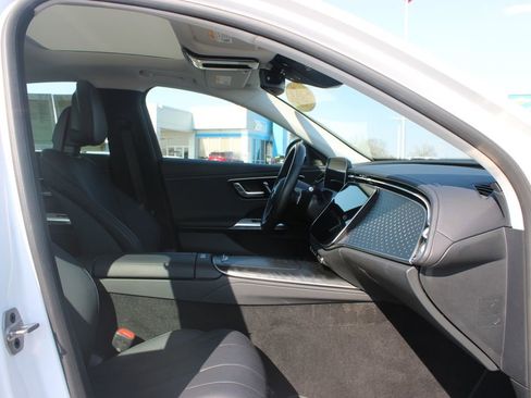 Used 2025 Mercedes-Benz E 350 Sedan image 28
