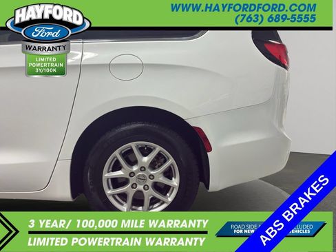 Used 2022 Chrysler Pacifica Touring-L FWD image 28