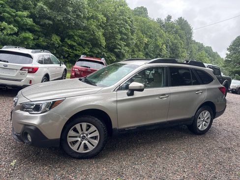 Used 2018 Subaru Outback 2.5i Premium AWD/4WD image 2