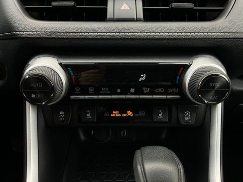 Used 2025 Toyota RAV4 XLE image 27