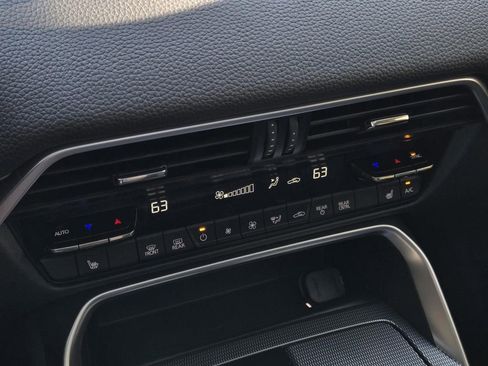 Used 2025 MAZDA CX-70 Plug-In Hybrid w/ Premium Pkg image 27