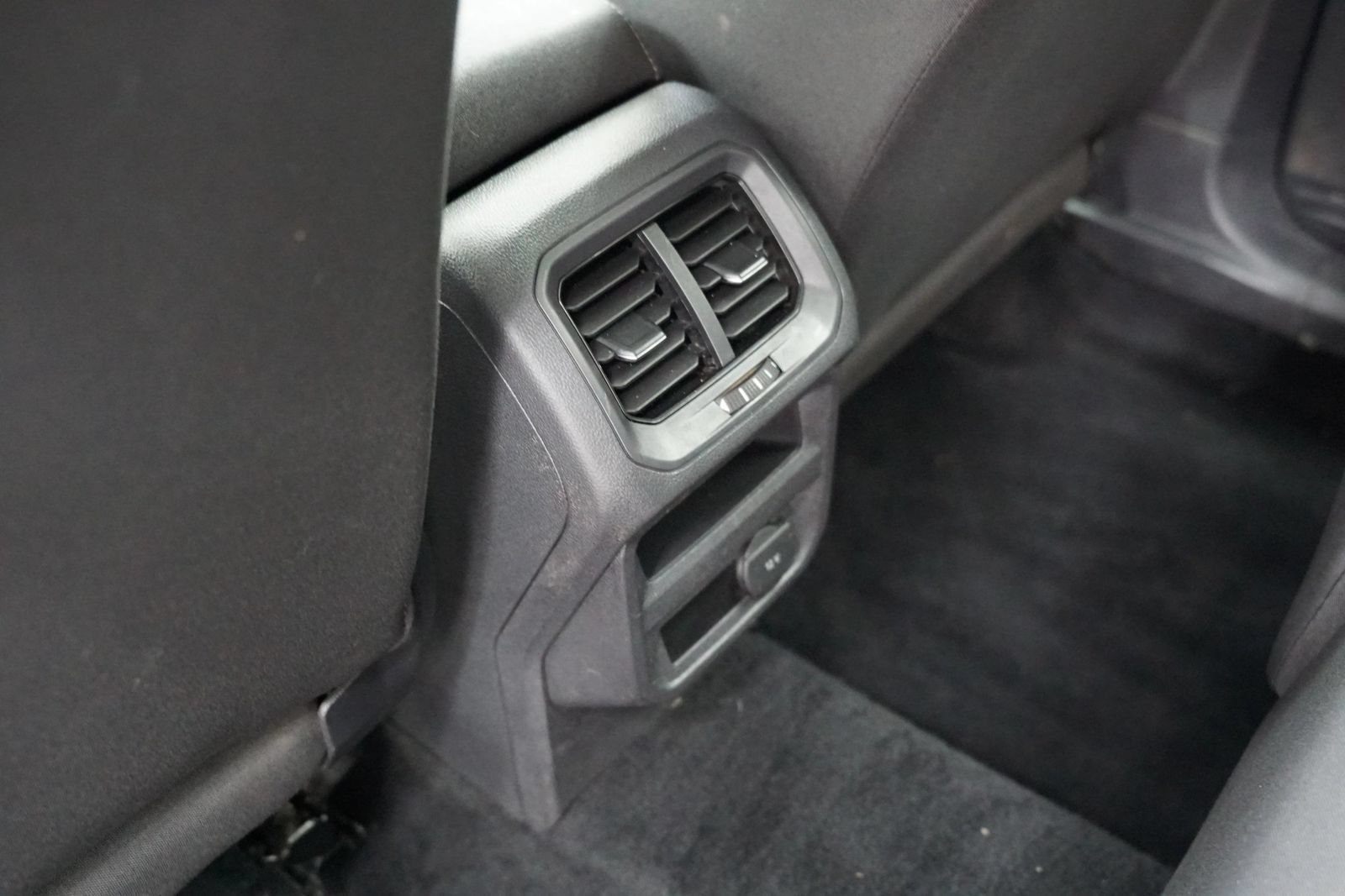 Used 2020 Volkswagen Tiguan S FWD image 11