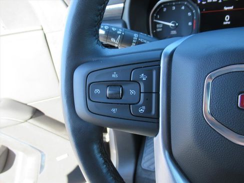 Used 2021 GMC Yukon SLT w/ SLT Luxury Package image 18