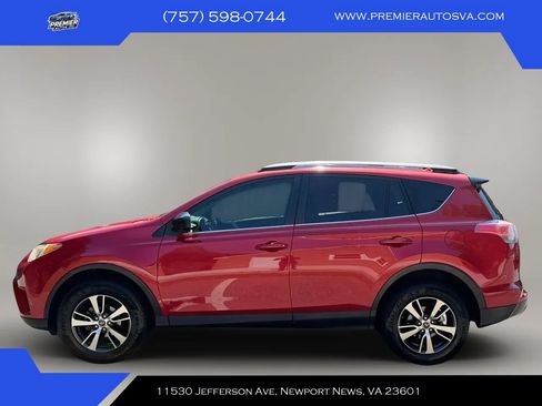 Used 2017 Toyota RAV4 LE FWD image 4
