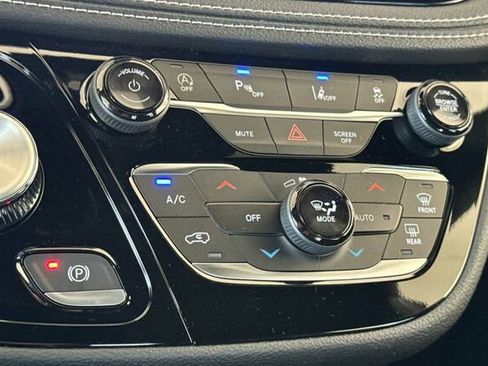 New 2026 Chrysler Pacifica Select image 18