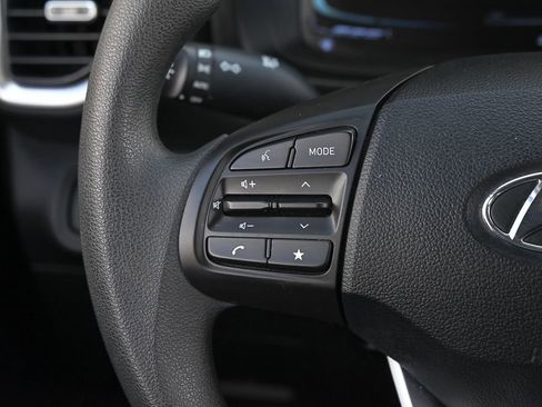 Used 2023 Hyundai Venue SE FWD image 19