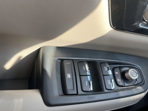 Used 2025 Subaru Forester Limited w/ Popular Package image 22