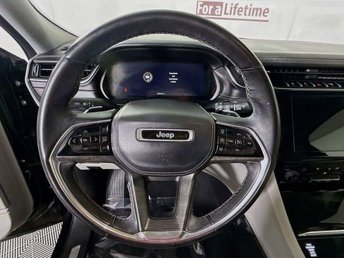 Used 2022 Jeep Grand Cherokee Overland w/ Luxury Tech Group IV AWD/4WD image 21