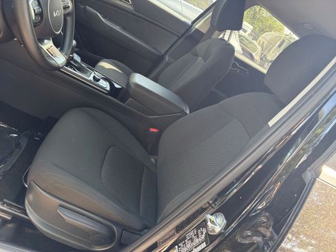 Used 2025 Kia Sportage LX AWD/4WD image 34