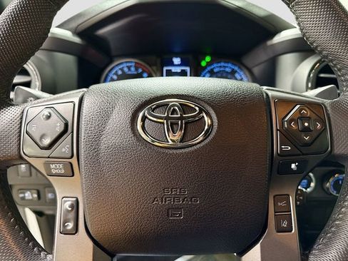 Used 2021 Toyota Tacoma TRD Off-Road image 13