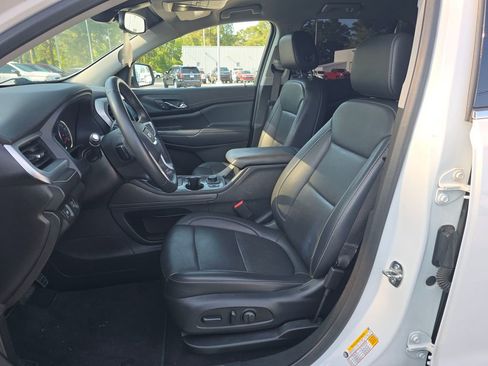 Certified 2023 GMC Acadia SLT image 9