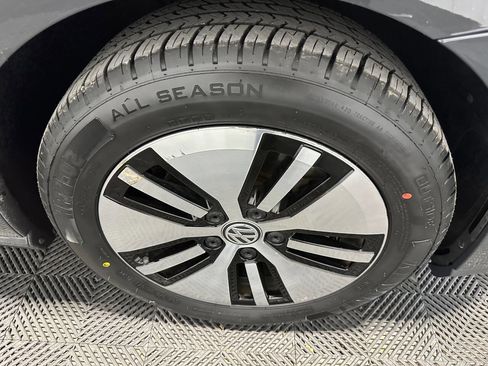 Used 2016 Volkswagen e-Golf SE w/ DC Fast Charging Package image 45