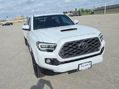 Used 2023 Toyota Tacoma TRD Sport w/ TRD Premium Sport Package image 4