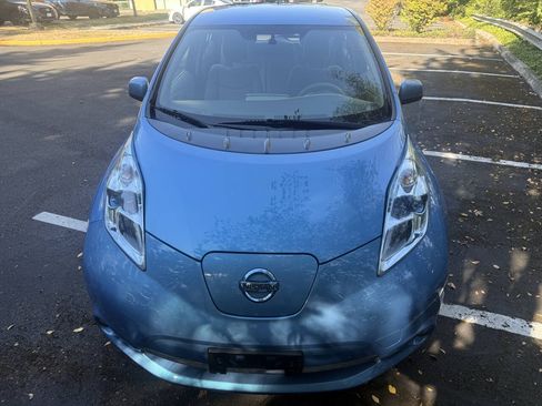 Used 2011 Nissan Leaf SL FWD image 3
