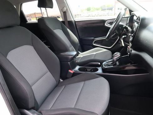 Used 2023 Kia Soul LX w/ Option Group 015 FWD image 9