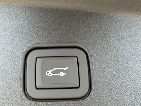 New 2026 Cadillac Lyriq Luxury image 10