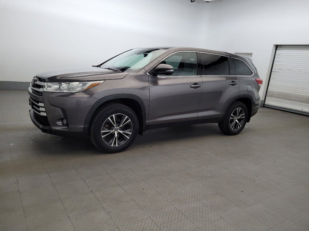 Used 2019 Toyota Highlander Plus AWD/4WD image 2