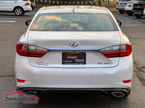 Used 2018 Lexus ES 350 w/ Navigation System Package image 13