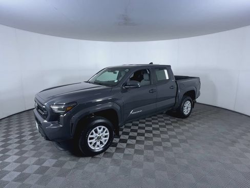 Used 2024 Toyota Tacoma SR5 AWD/4WD image 4