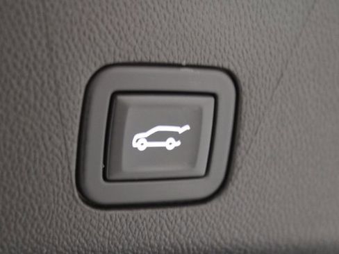 Used 2025 Chevrolet Tahoe RST image 16