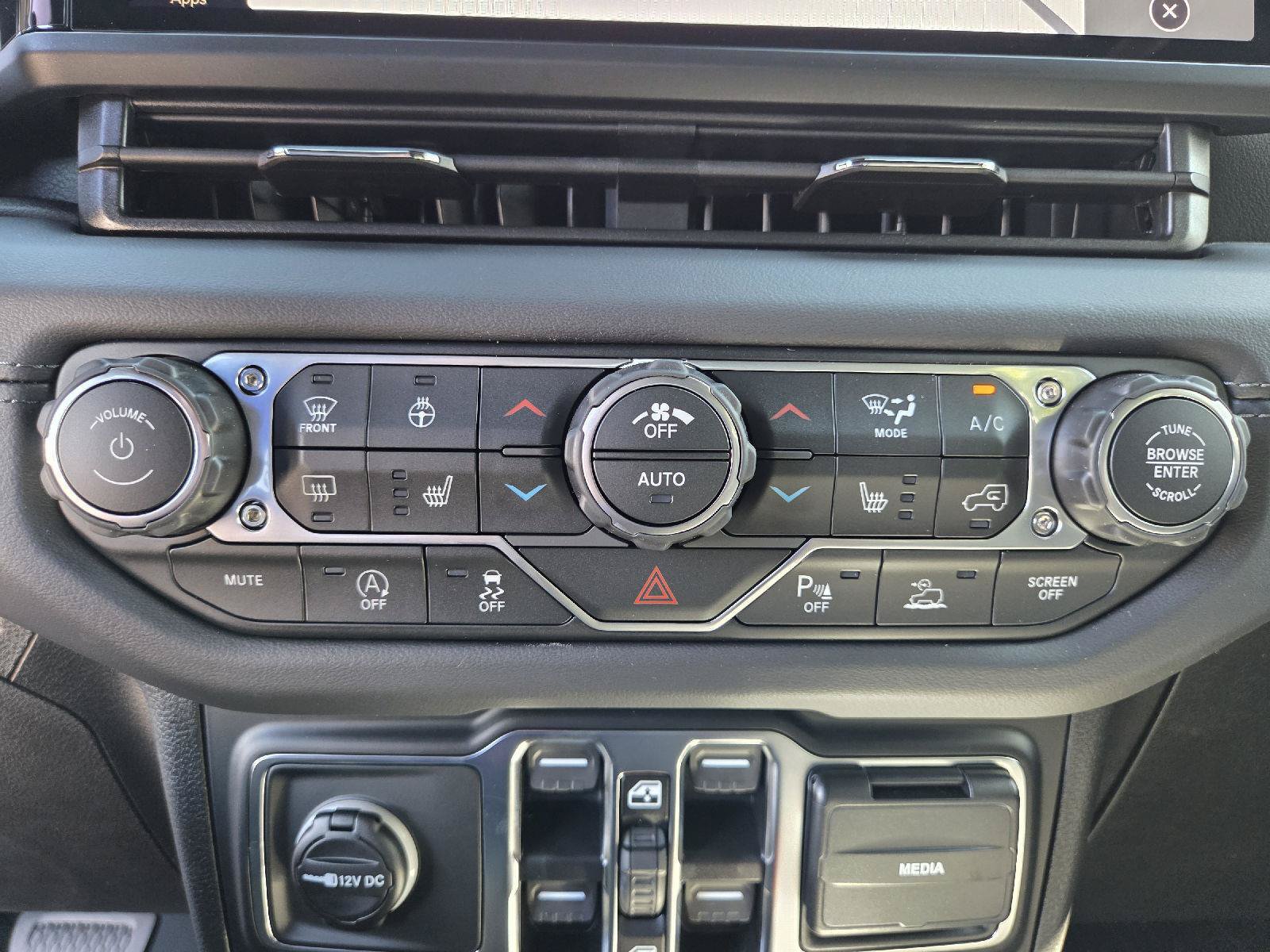 New 2027 Jeep Wrangler Unlimited Sahara AWD/4WD image 21