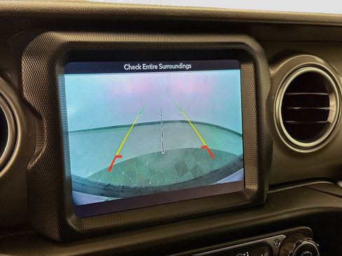 Used 2018 Jeep Wrangler Unlimited Sahara image 23