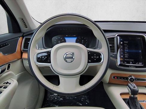 Used 2022 Volvo XC90 T6 Momentum AWD/4WD image 30