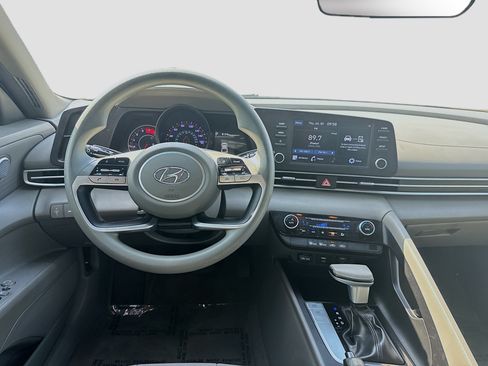 Used 2021 Hyundai Elantra SEL FWD image 18