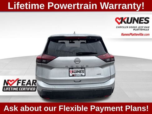 Used 2025 Nissan Rogue SV image 9
