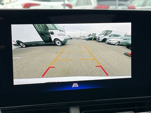 Used 2025 Chevrolet Trax LT image 17