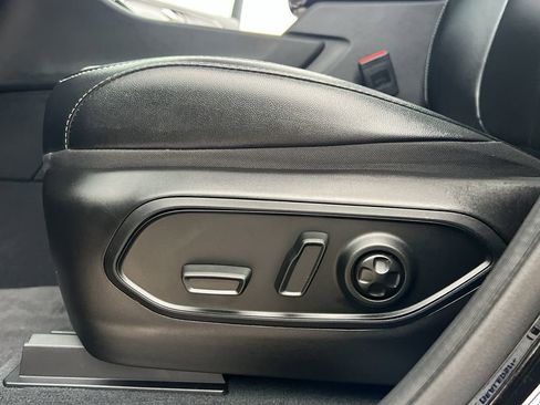 Used 2024 Jeep Grand Cherokee Limited w/ Luxury Tech Group II image 17