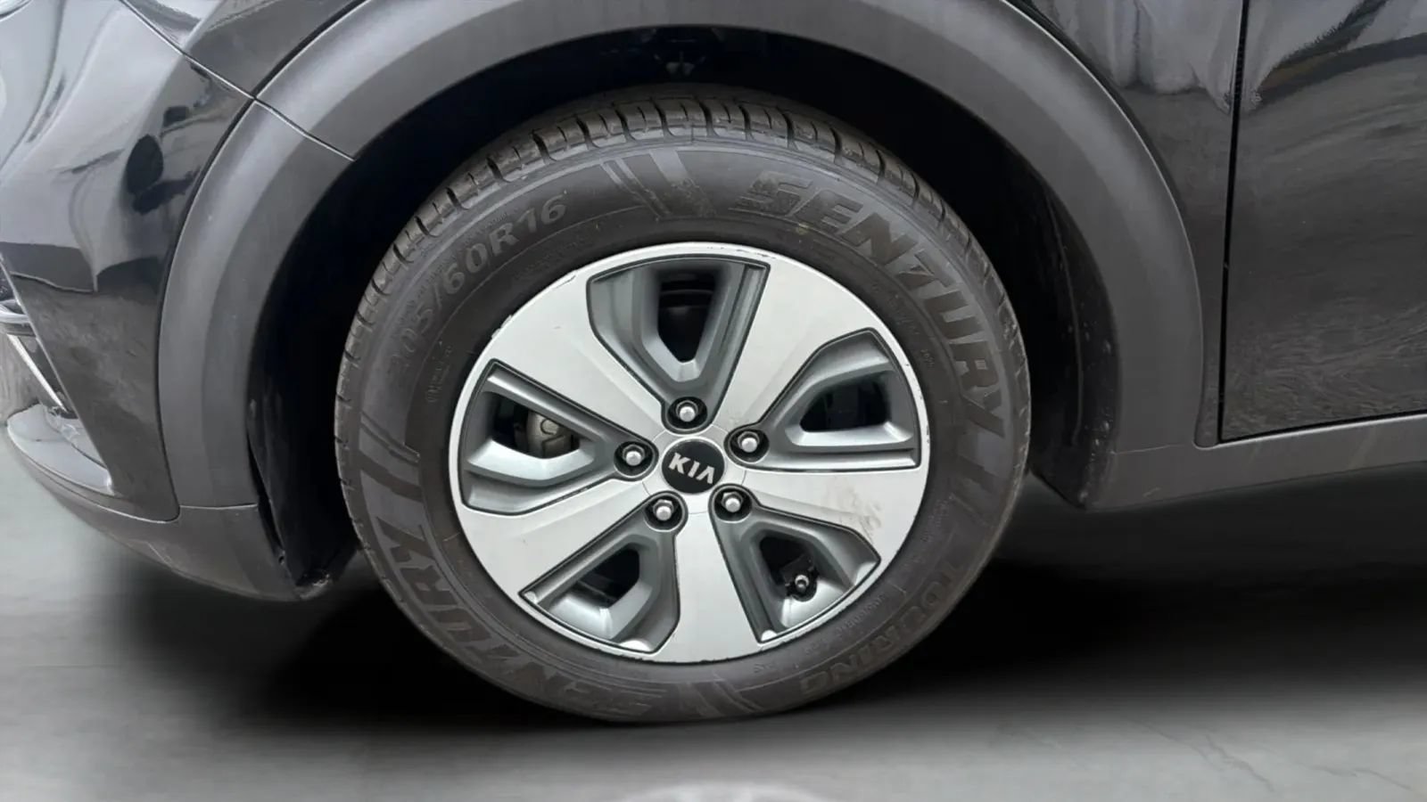Used 2020 Kia Niro LX FWD image 27