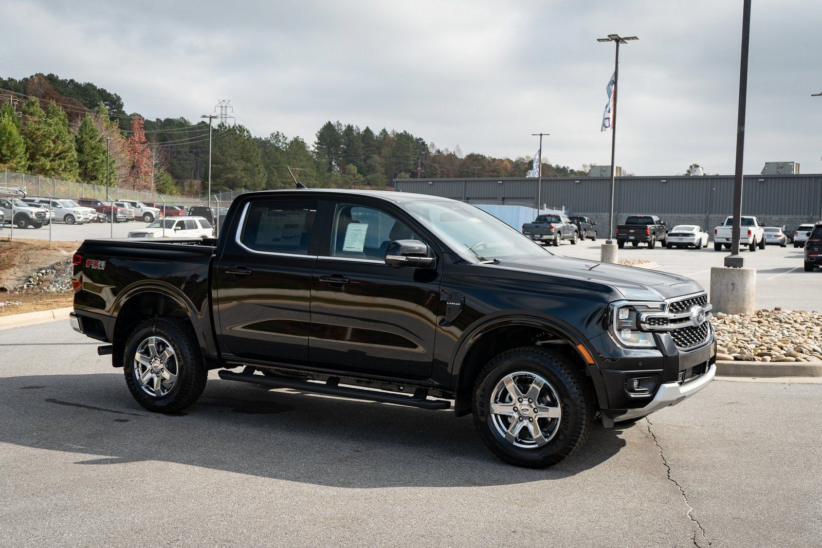 Used 2025 Ford Ranger Lariat w/ FX4 Off-Road Package AWD/4WD image 10