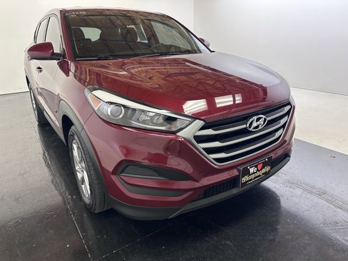 Used 2018 Hyundai Tucson SE image 2