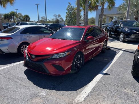 Used 2019 Toyota Camry SE w/ Convenience Package image 3