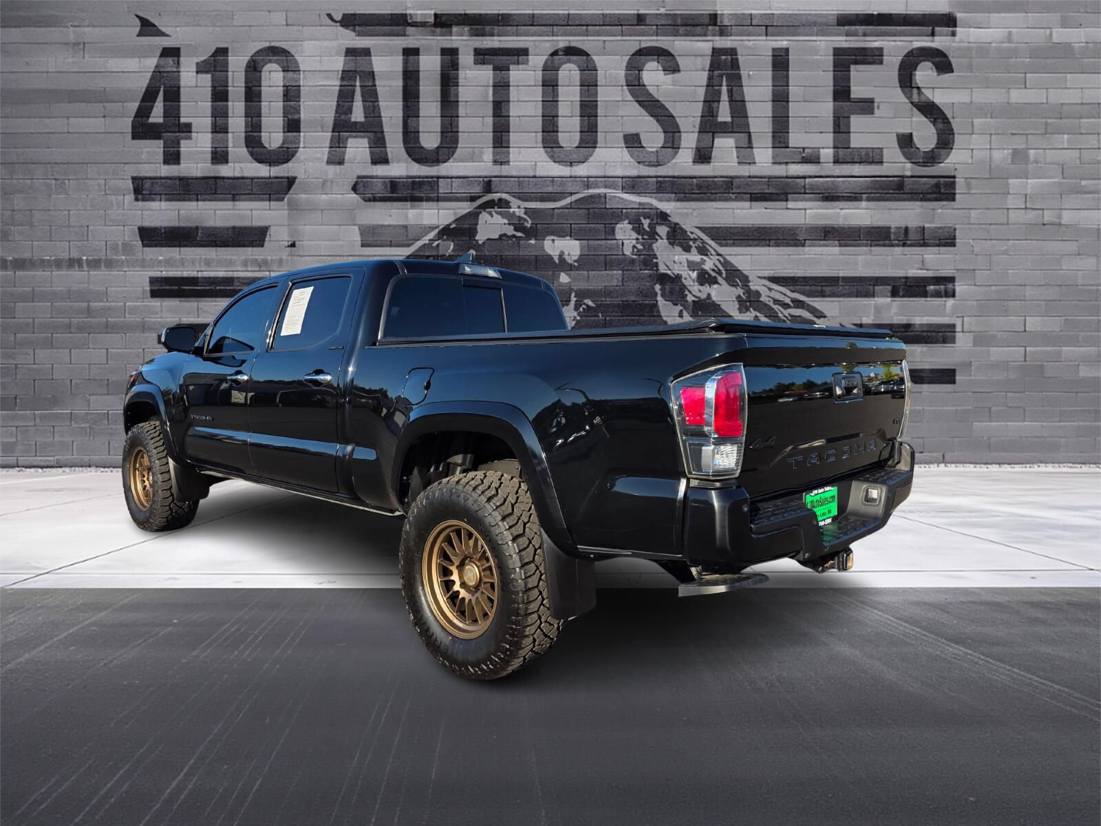 Used 2021 Toyota Tacoma Limited w/ Blackout Package (TMS) AWD/4WD image 8