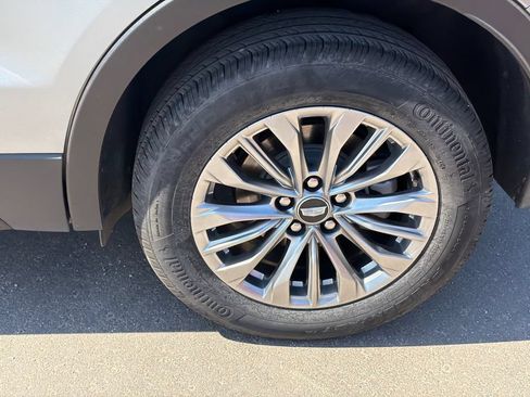 Used 2025 Cadillac XT4 Premium Luxury FWD image 19