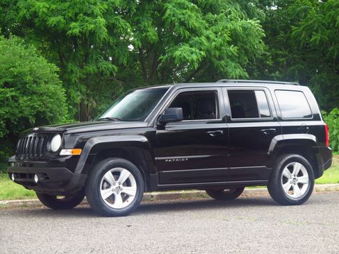 Used 2014 Jeep Patriot Latitude AWD/4WD image 1