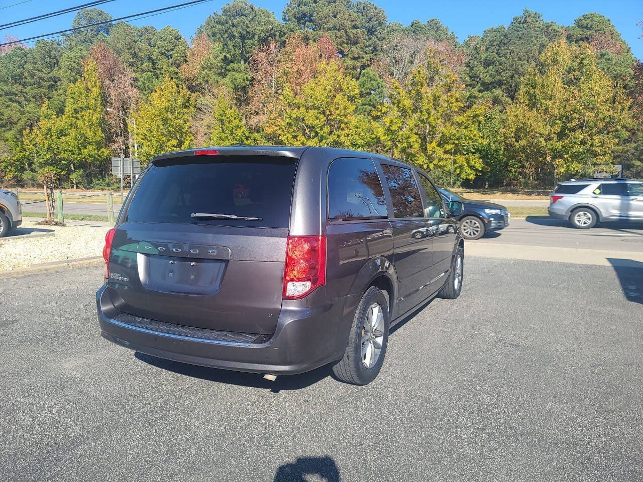 Used 2016 Dodge Grand Caravan SE FWD image 7