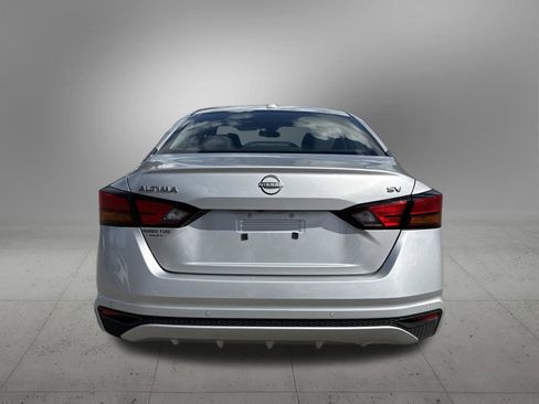 Used 2024 Nissan Altima 2.5 SV image 8